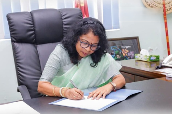 පළමුවරට රෙජිස්ටාර් ජෙනරාල් ධුරයට කාන්තාවක්