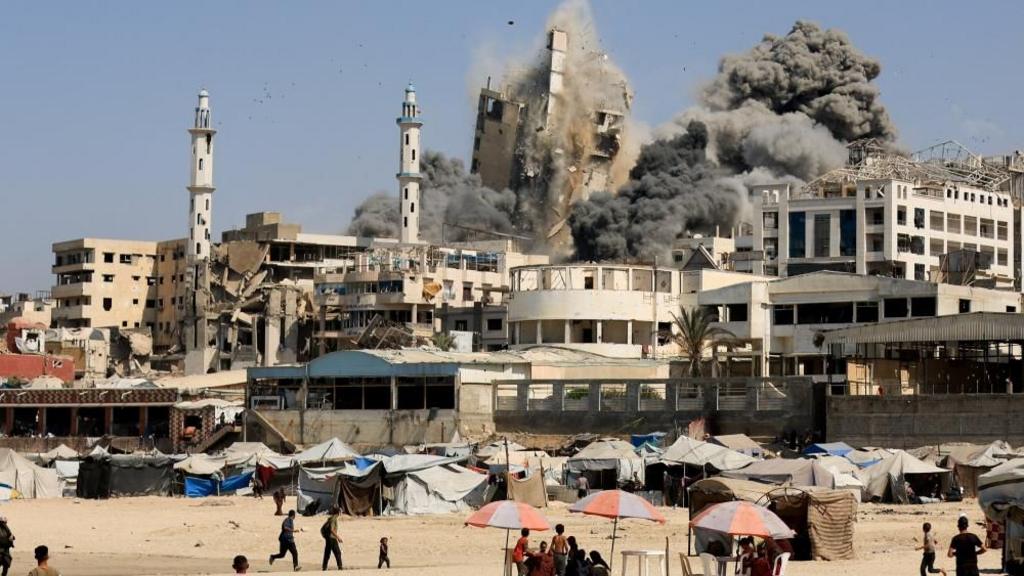 ඊශ්රායලයෙන් ගාසා නගරයට දැඩි ප්රහාරයක් ඊශ්රායලයෙන් ගාසා නගරයට දැඩි ප්රහාරයක්