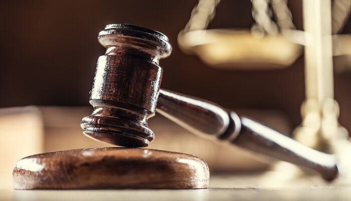 සීනිමෝදර අයිස් ගොඩබිමට රැගෙන ආ යාත්‍රාවේ හිමිකරුට රැඳවුම් නියෝග