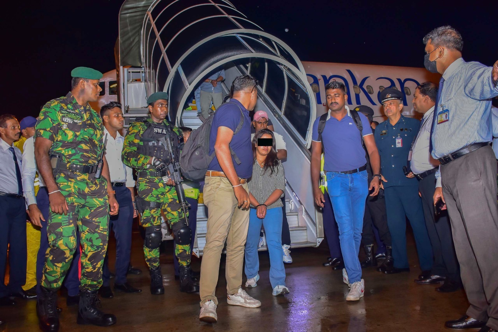 ඉෂාරා සෙව්වන්දි ඇතුළු කණ්ඩායම මෙරටට රැගෙන ආපු හැටි (Photos)