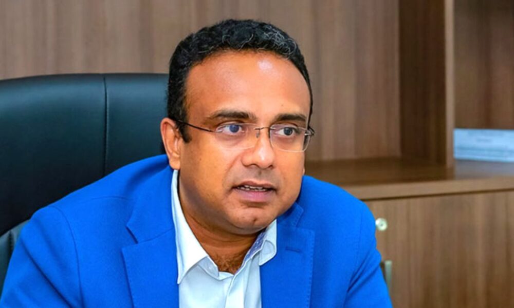 මනූෂ නානායක්කාර අල්ලස් කොමිසමේ අත්අඩංගුවට