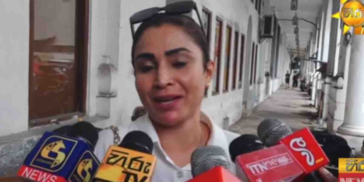 මම පද්මෙව දන්නේ නෑ – පද්මේත් එක්ක ගත්ත පිංතූ­ර­ය අවරුදු උත්සවයකදී ගත්ත එකක්