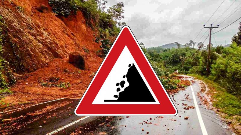 දිස්ත්‍රික්ක 11 කට නායයෑමේ අනතුරු ඇඟවීම්