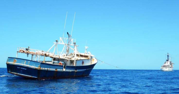 මත්ද්‍රව්‍ය තොගයක් ප්‍රවාහනය කරන බවට සැකකෙරෙන යාත්‍රාවක් ශ්‍රී ලංකා නාවික හමුදා භාරයට