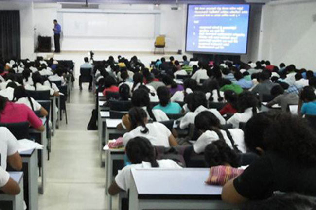 උසස් පෙළ උපකාරක පන්ති හෙට මධ්යම රාත්රියෙන් පසු තහනම් උසස් පෙළ උපකාරක පන්ති හෙට මධ්යම රාත්රියෙන් පසු තහනම්