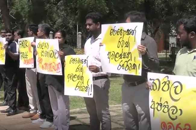 රජරට ආචාර් ය වරුන්ගේ වෘත්තිය ක්‍රියාමාර් ගය දැඩි කෙරේ