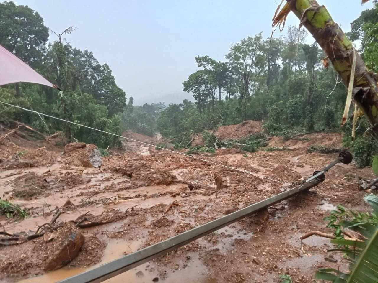 ගංගොඩ ප්රදේශයේ නායයෑමකින් තිදෙනෙකු ජීවිතක්ෂයට – තවත් 17ක් අතුරුදන් ගංගොඩ ප්රදේශයේ නායයෑමකින් තිදෙනෙකු ජීවිතක්ෂයට – තවත් 17ක් අතුරුදන්