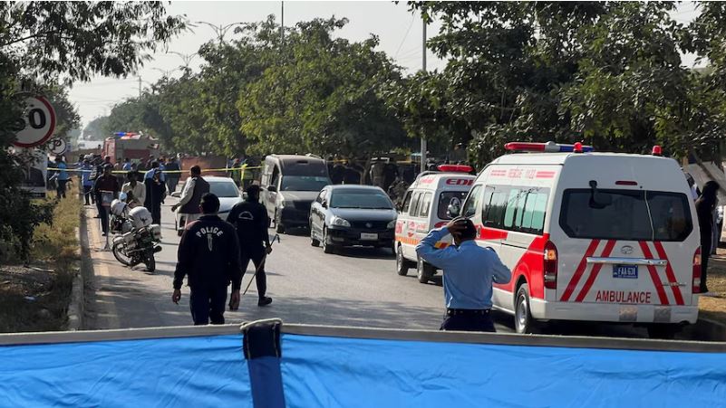 පාකිස්තානයේ මරාගෙන මැරෙන බෝම්බ ප්රහාරයකීන් 12ක් මරුට පාකිස්තානයේ මරාගෙන මැරෙන බෝම්බ ප්රහාරයකීන් 12ක් මරුට