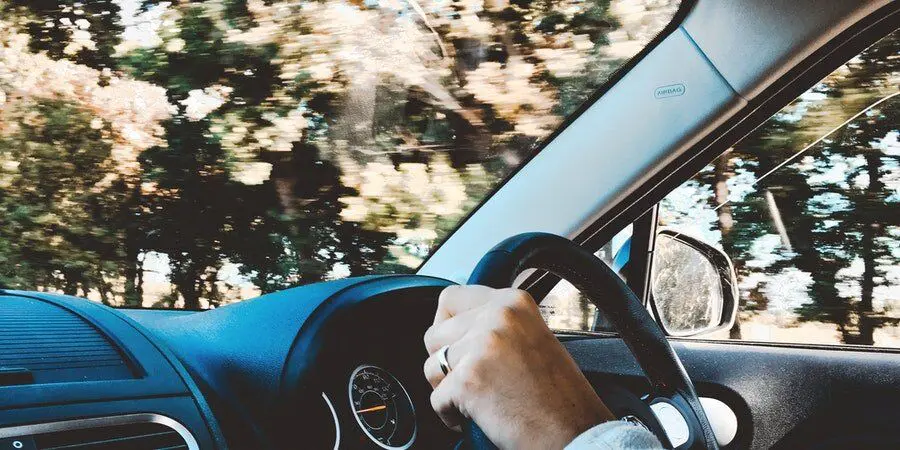 විදේශිකයින්ට රියදුරු බලපත්ර ලබාදිමේ ගාස්තු ඉහළට විදේශිකයින්ට රියදුරු බලපත්ර ලබාදිමේ ගාස්තු ඉහළට