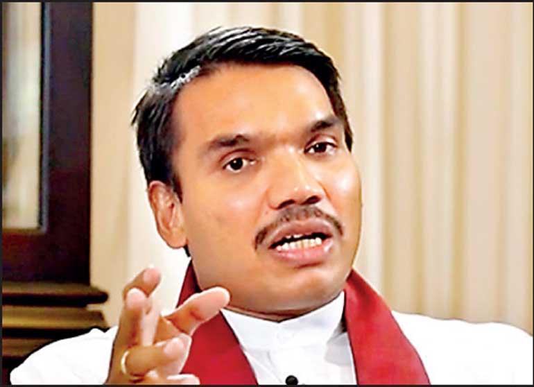 උපාධිය ගැන පළවන වාර් තා සම්පූර් ණයෙන්ම බොරු – නාමල්