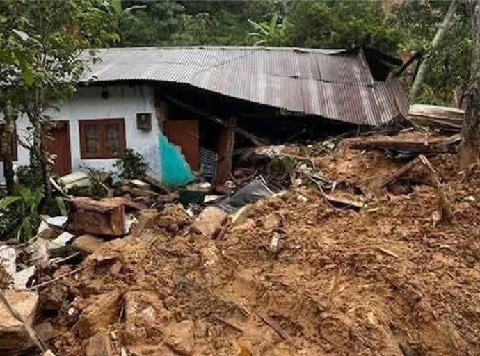 ආපදාවට පත් ස්ථාන බලන්න යන්න එපා