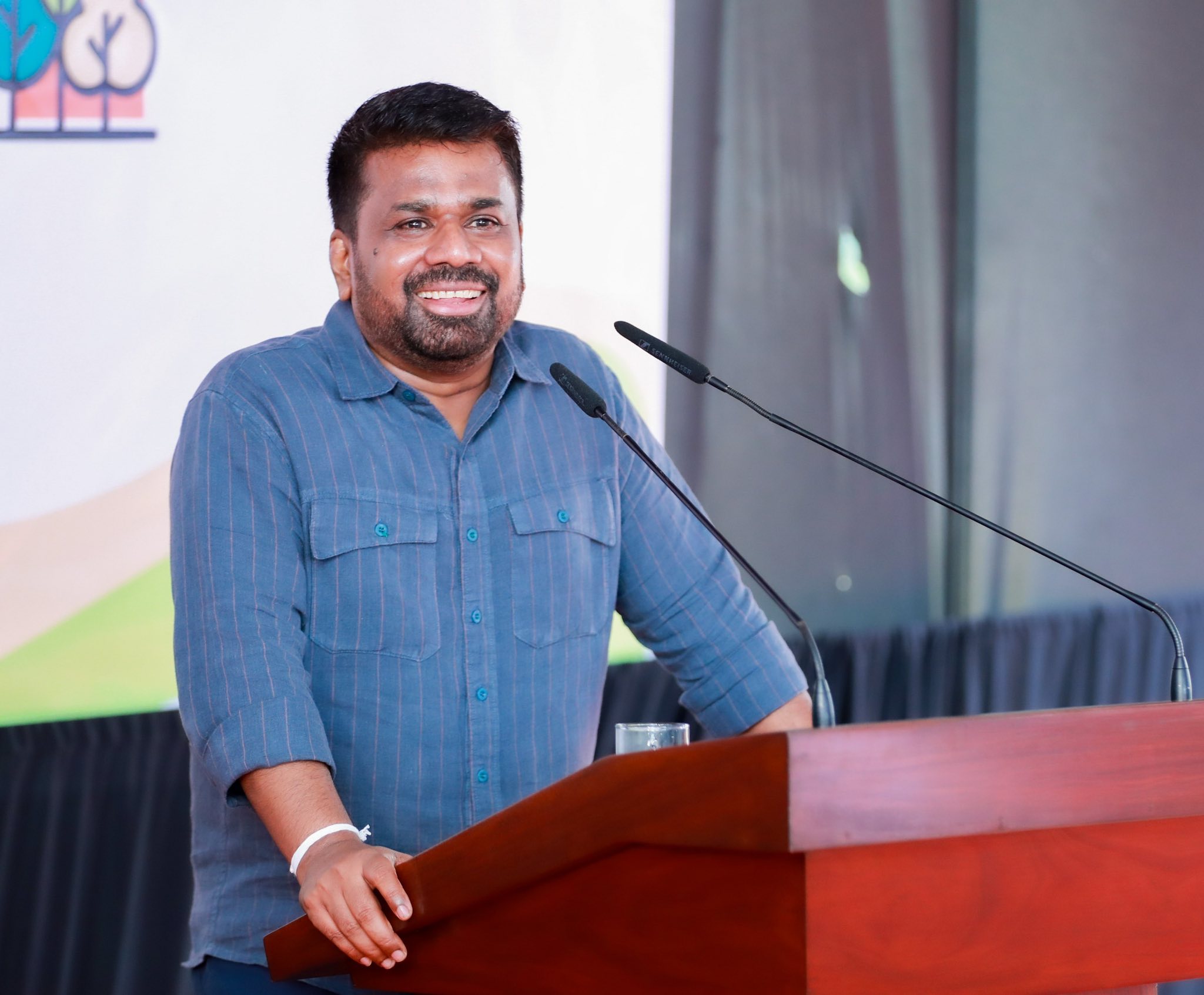 දෙමාපියන්ට බරක් නොවන සහ දරුවන්ට දුකක් නොවන අධ්යාපන ක්රමයක් රට තුළ ඇති කරනවා දෙමාපියන්ට බරක් නොවන සහ දරුවන්ට දුකක් නොවන අධ්යාපන ක්රමයක් රට තුළ ඇති කරනවා