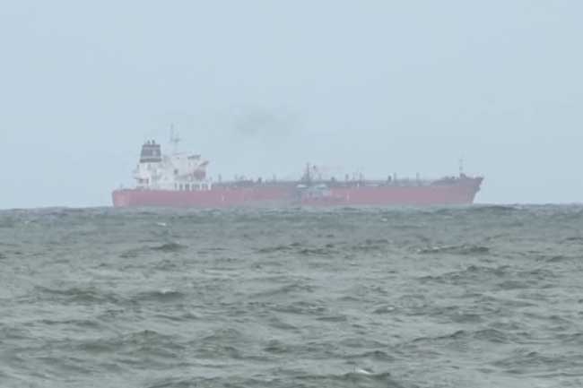 පෙට්රල් 92 නැව් තොග 5ක කොන්ත්රාත්තුව සිංගප්පූරුවේ සමාගමකට ලබාදීමට කැබිනට් අනුමැතිය පෙට්රල් 92 නැව් තොග 5ක කොන්ත්රාත්තුව සිංගප්පූරුවේ සමාගමකට ලබාදීමට කැබිනට් අනුමැතිය