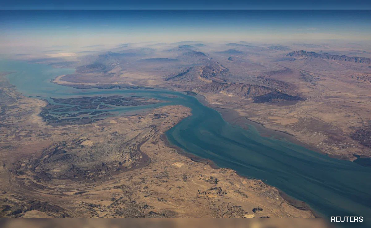 හෝමූස් වැසෙයි – නැව්වලට පහරදෙන බවටත් ඉරානයෙන් අනතුරු ඇඟවීම්