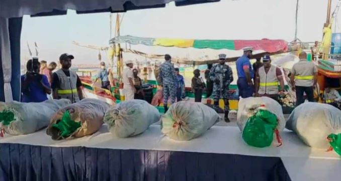 දෙවුන්දරදී කොටු වූ යාත්රාවේ රුපියල් බිලියන 3ක හෙරොයින් දෙවුන්දරදී කොටු වූ යාත්රාවේ රුපියල් බිලියන 3ක හෙරොයින්