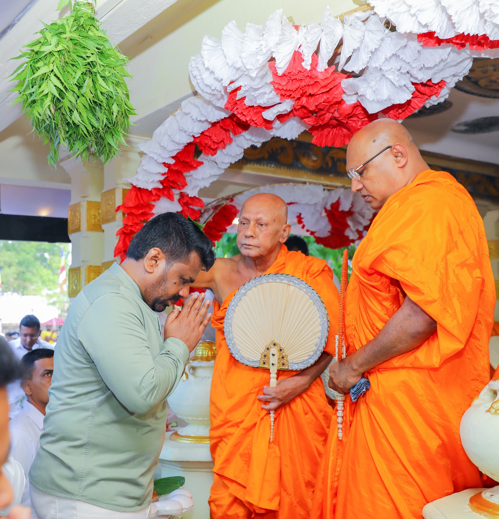 හිසතෙල් ගෑමේ නැකත උදාවෙයි