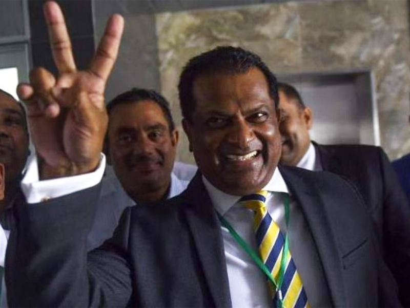 ශම්මි සිල්වා අස්වීමේ ලිපිය භාරදෙයි