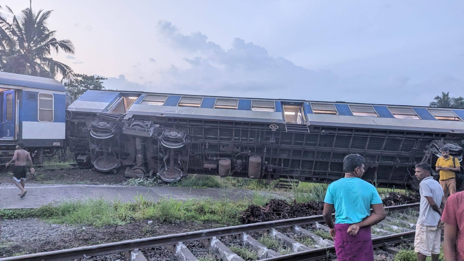වනවාසල දුම්රිය මාර් ගයේ ඇණ ගැලවූ පුද්ග⁣ලයාගේ නිවසේ උපකරණ රැසක්